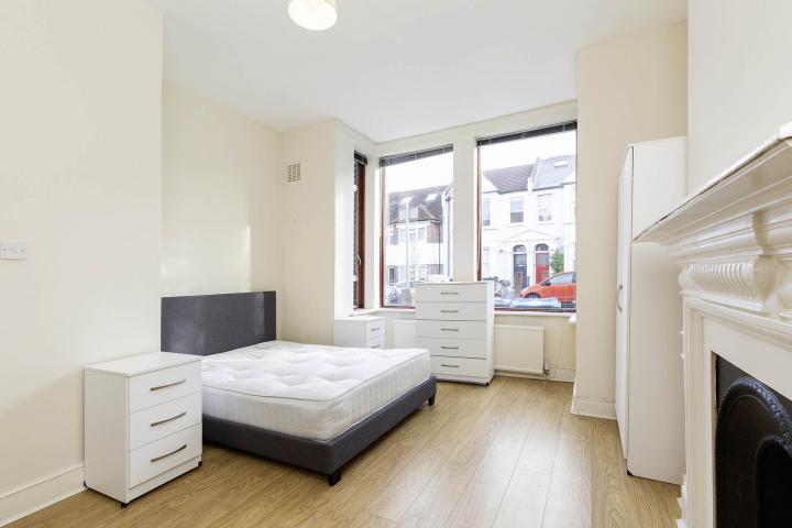 Modern Apartment Riffel Road, Willesden Green